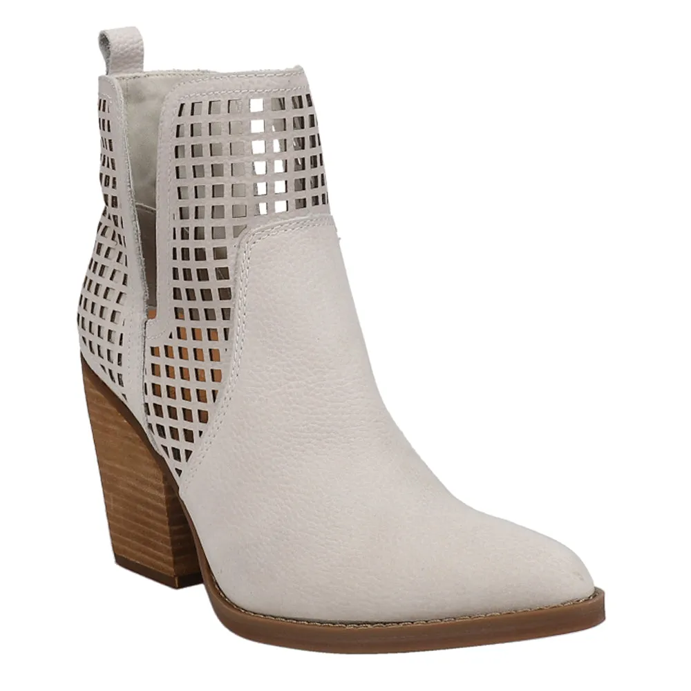 Stop N Stare Cut-Outs Pull On Pointed Toe Cowboy Booties